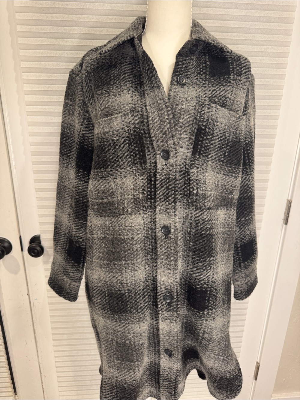 GAP Wool Blend Black and Gray Plaid Long Shirt Coat CB